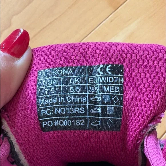 VIONIC | Black and Pink Sneakers with Sporty Design | SIZE 7.5 - Picture 10 of 12